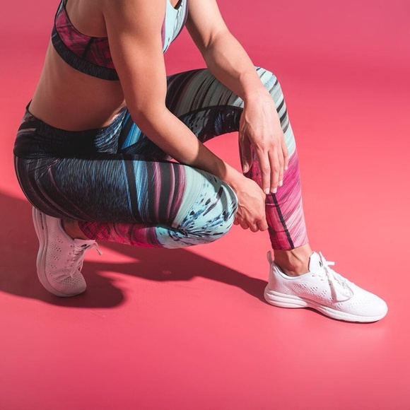 Lululemon Speed Wunder Tight Nulux Electrobeam